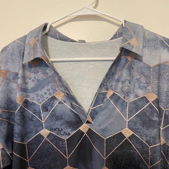 Exclusive Geometric Collared Top - Picture 4 of 4